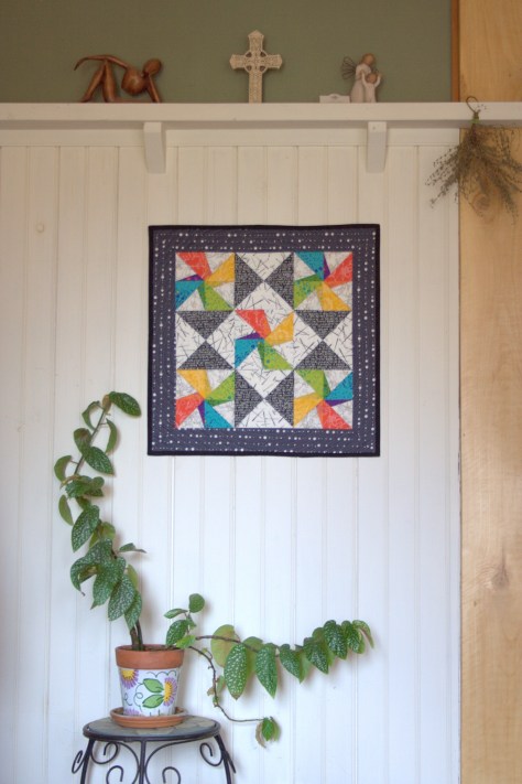 twirling star mini quilt finish