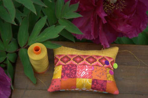 fat quarter shop pin cushion sew along