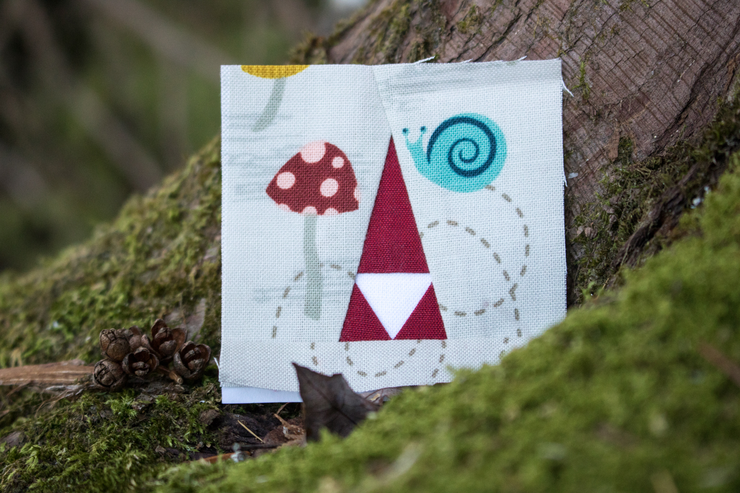 tiny tomte moss and lotus foundation paper pieced block
